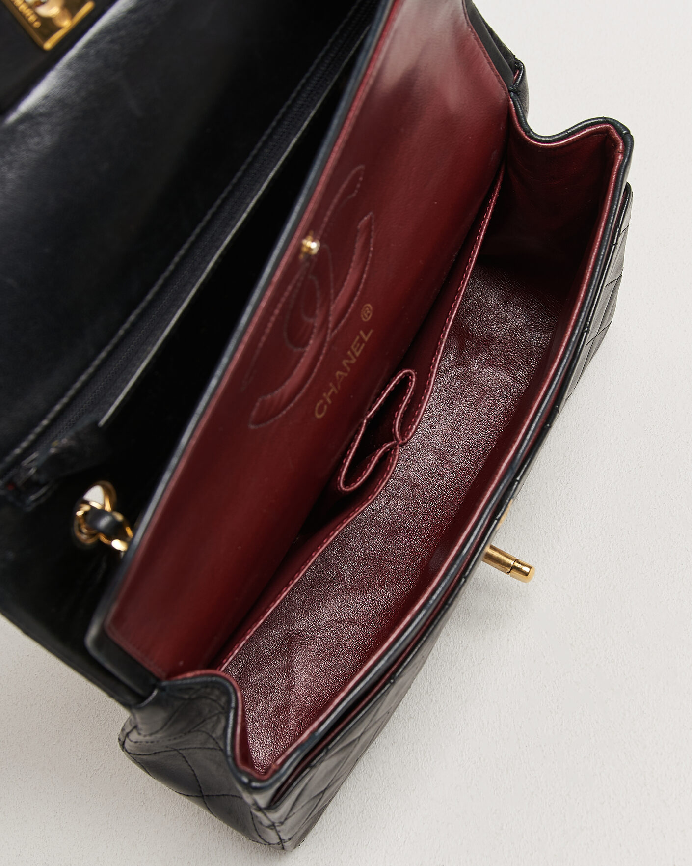 Mies | Pre-Owned & Vintage Bags | Chanel Pre-Owned | Classic Medium Double Flap Bag Lambskin Black