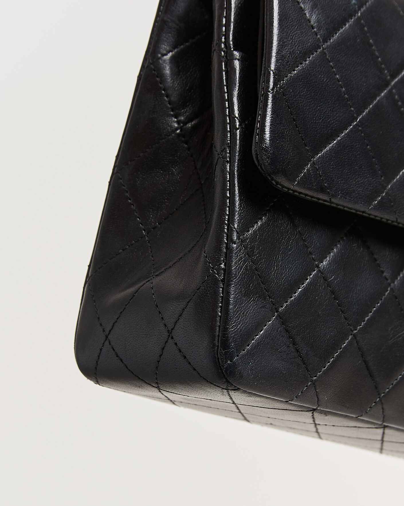 Mies | Pre-Owned & Vintage Bags | Chanel Pre-Owned | Classic Medium Double Flap Bag Lambskin Black