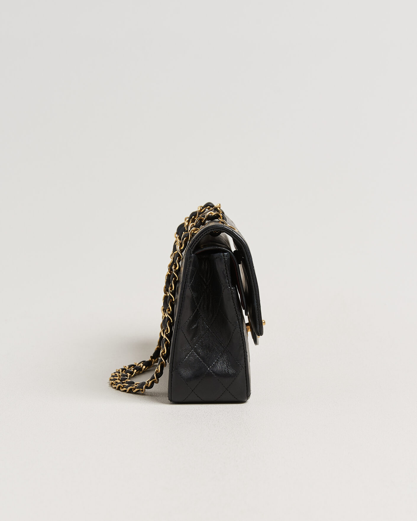 Mies | Pre-Owned & Vintage Bags | Chanel Pre-Owned | Classic Medium Double Flap Bag Lambskin Black