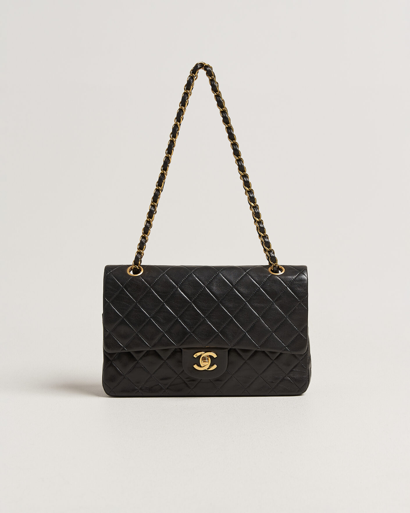 Mies | Pre-Owned & Vintage Bags | Chanel Pre-Owned | Classic Medium Double Flap Bag Lambskin Black