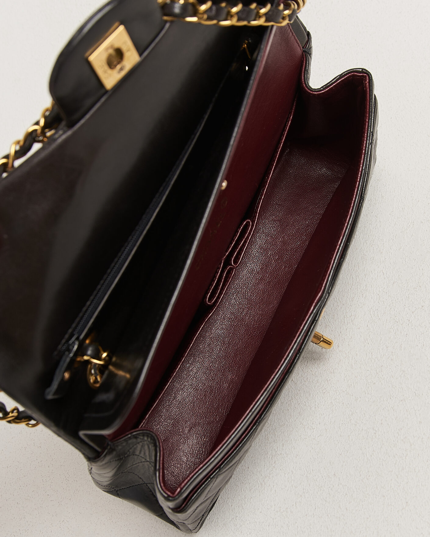 Mies | Pre-Owned & Vintage Bags | Chanel Pre-Owned | Classic Medium Double Flap Bag Lambskin Black