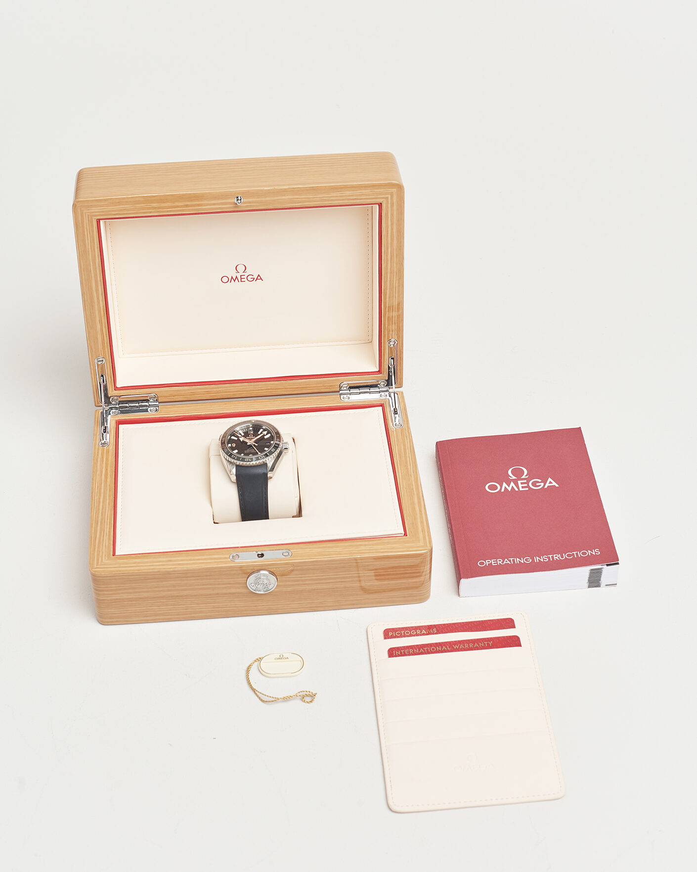 Mies | Pre-Owned & Vintage Watches | Omega Pre-Owned | Seamaster Planet Ocean 600M GMT 