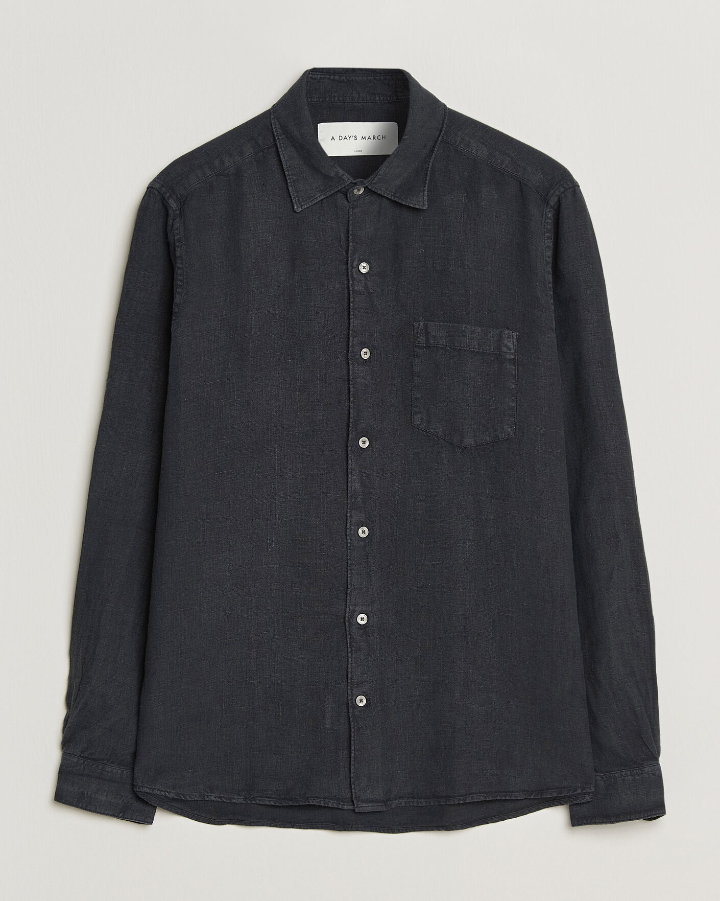 Mies | Kauluspaidat | A Day's March | Daintree Linen Shirt Off Black