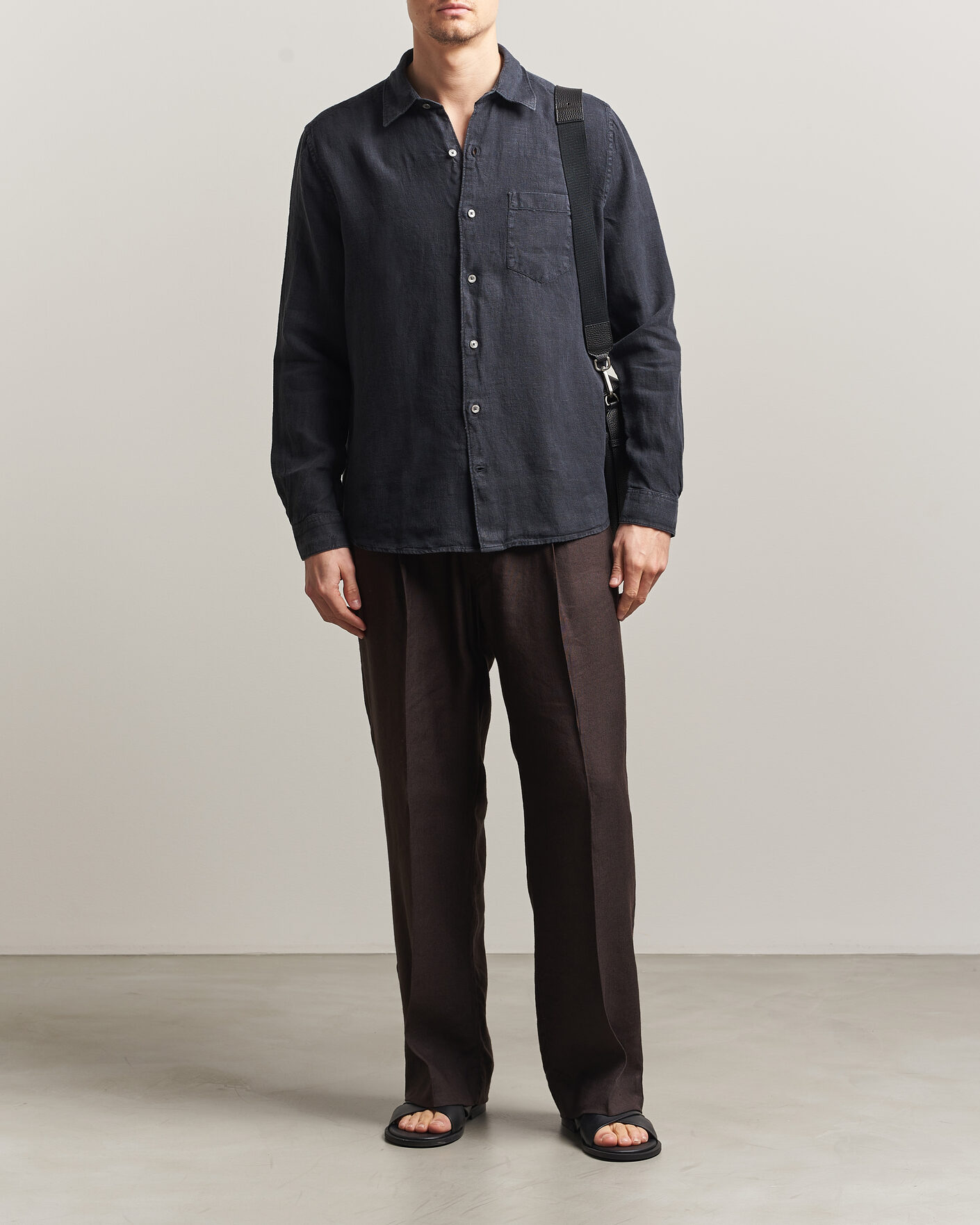 Mies | Kauluspaidat | A Day's March | Daintree Linen Shirt Off Black