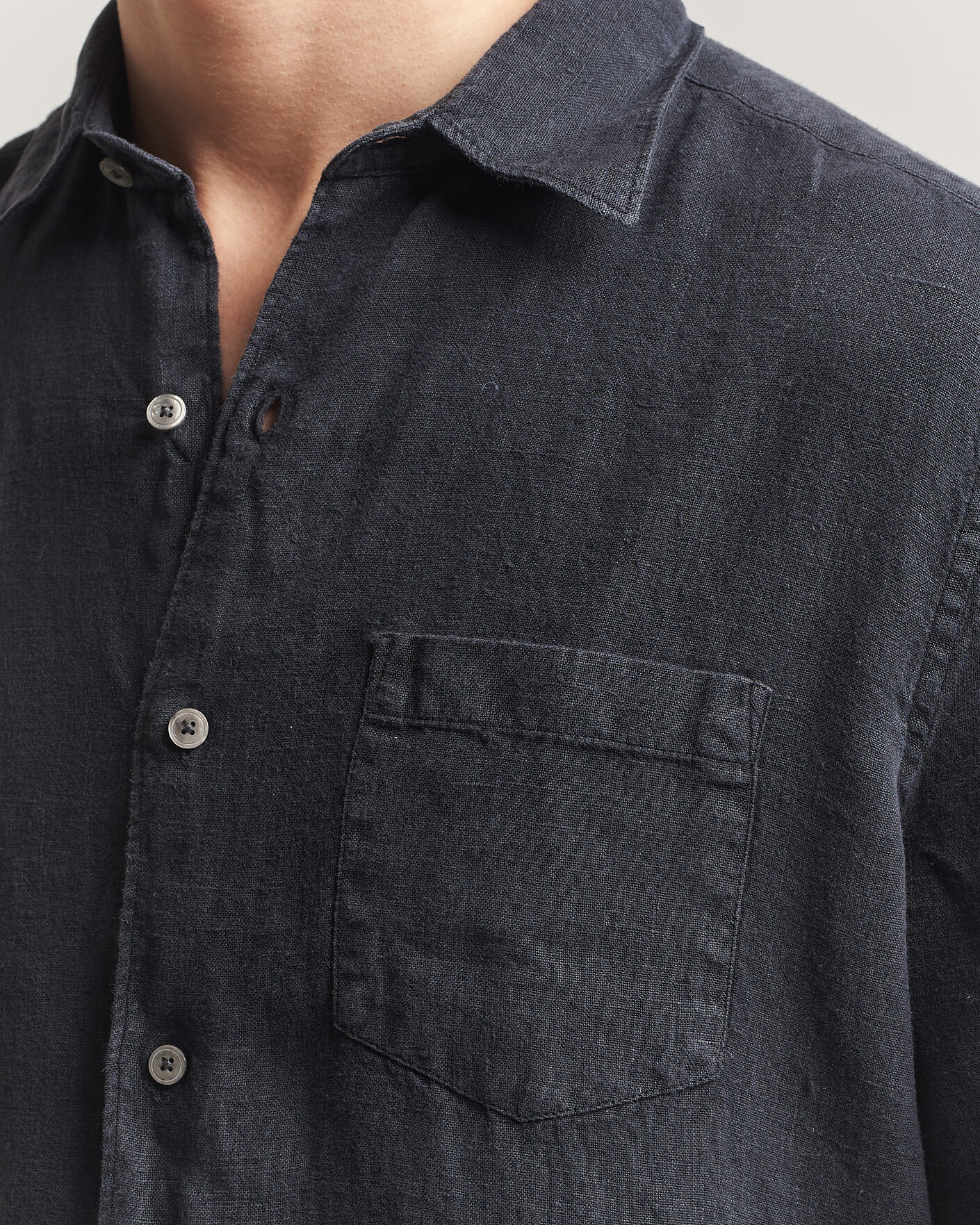 Mies | Kauluspaidat | A Day's March | Daintree Linen Shirt Off Black