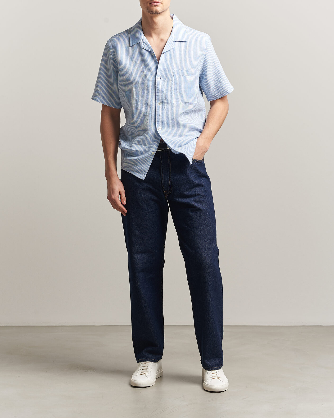 Mies | Kauluspaidat | A Day's March | Yamu Striped Linen Short Sleeve Shirt Light Blue