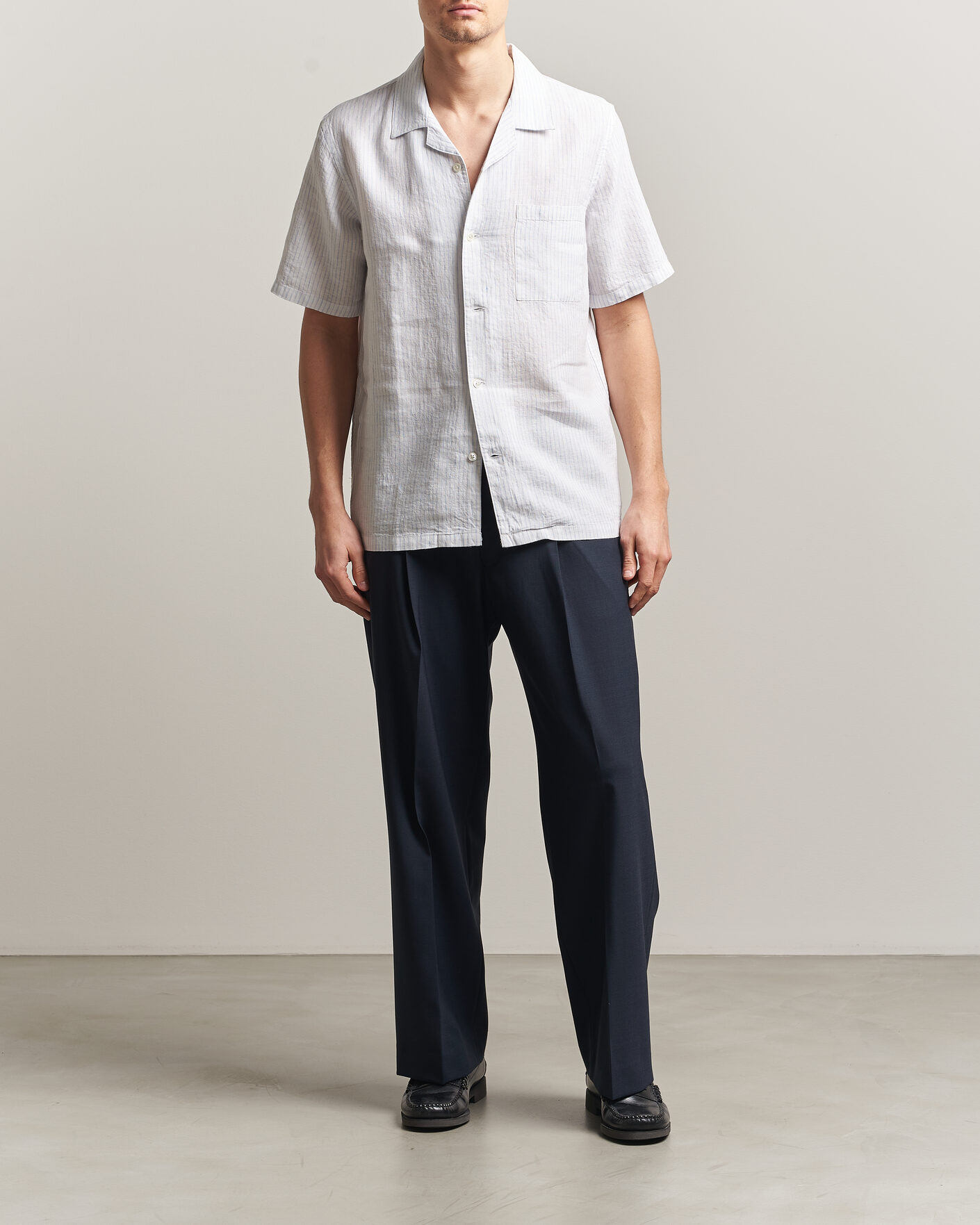 Mies | Kauluspaidat | A Day's March | Yamu Striped Linen Short Sleeve Shirt White