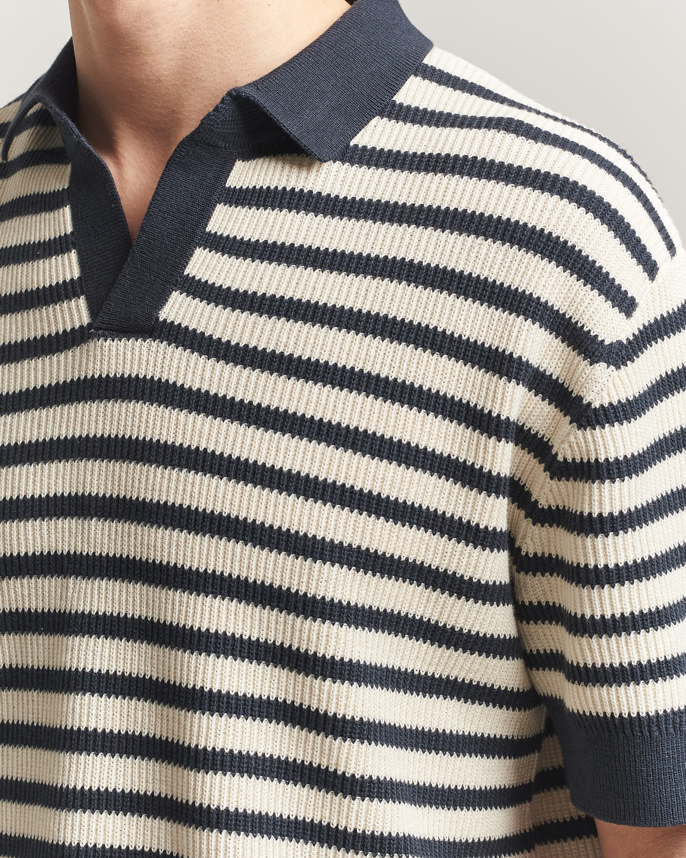 Mies | Pikeet | A Day's March | Jeremy Striped Knitted Polo Off White/Navy