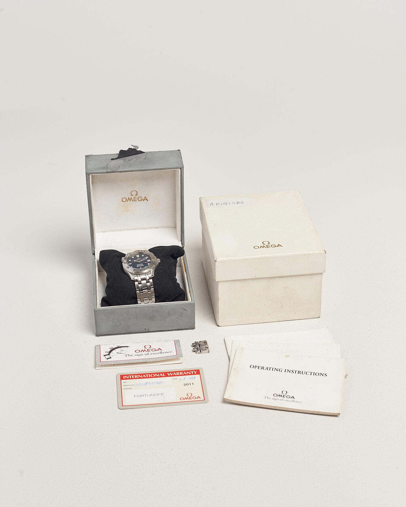 Mies | Pre-Owned & Vintage Watches | Omega Pre-Owned | Seamaster 300M SMP Midsize 