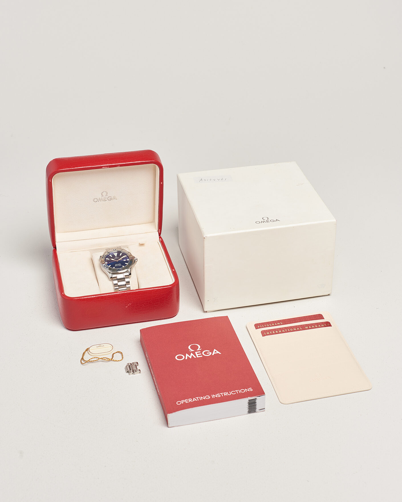 Mies | Pre-Owned & Vintage Watches | Omega Pre-Owned | Seamaster 300M Electric Blue 