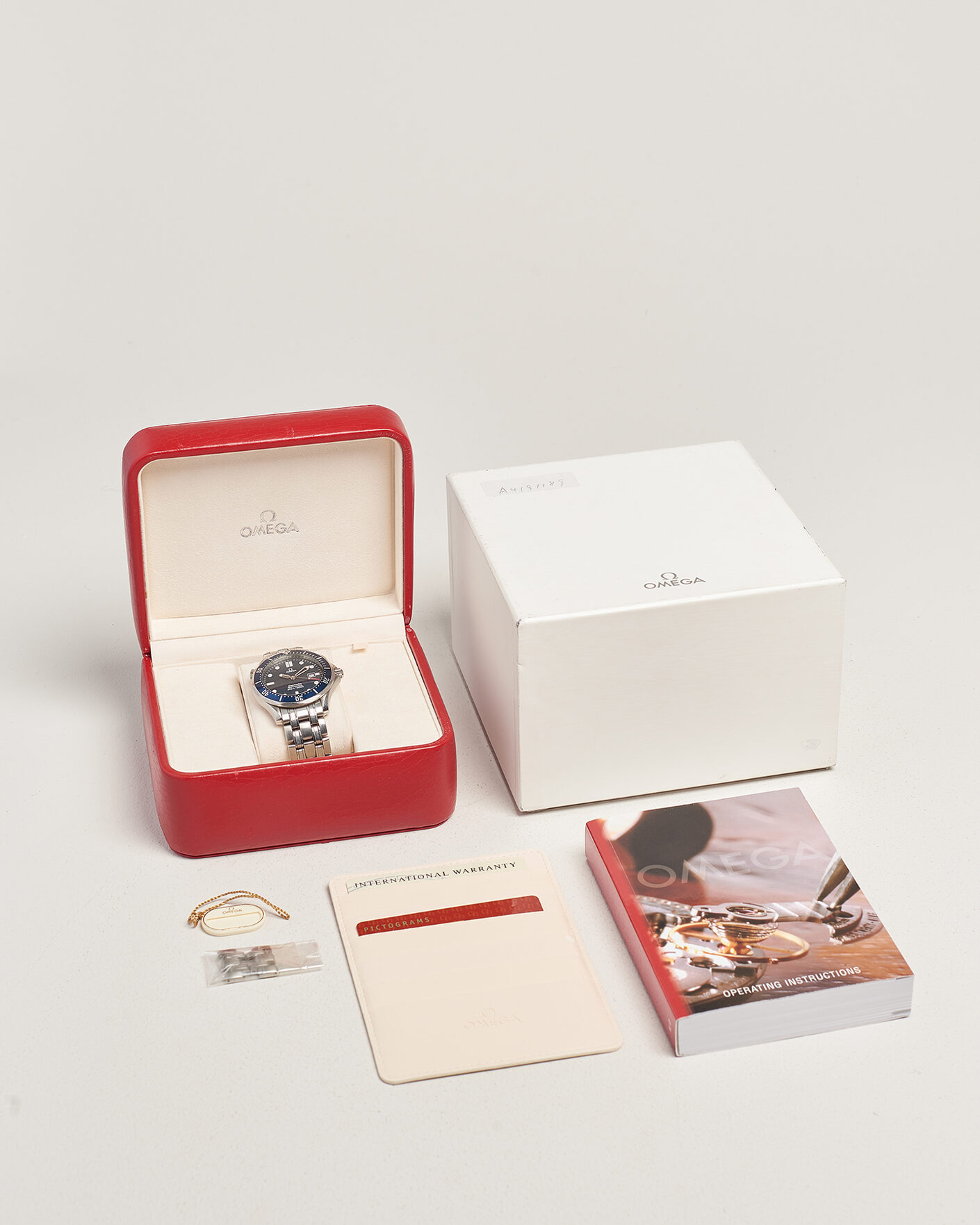 Mies | Pre-Owned & Vintage Watches | Omega Pre-Owned | Seamaster 300M  