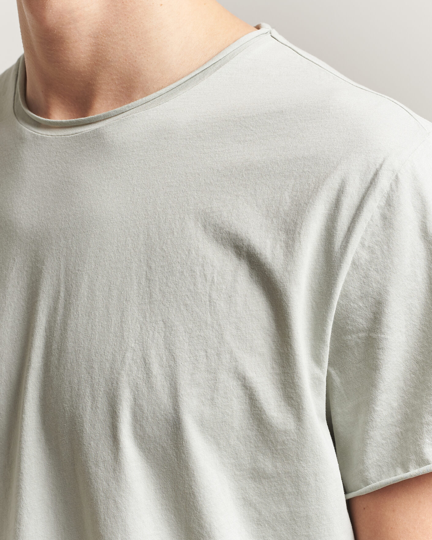 Mies | T-paidat | Filippa K | Roll Neck Crew Neck T-Shirt Silver Grey