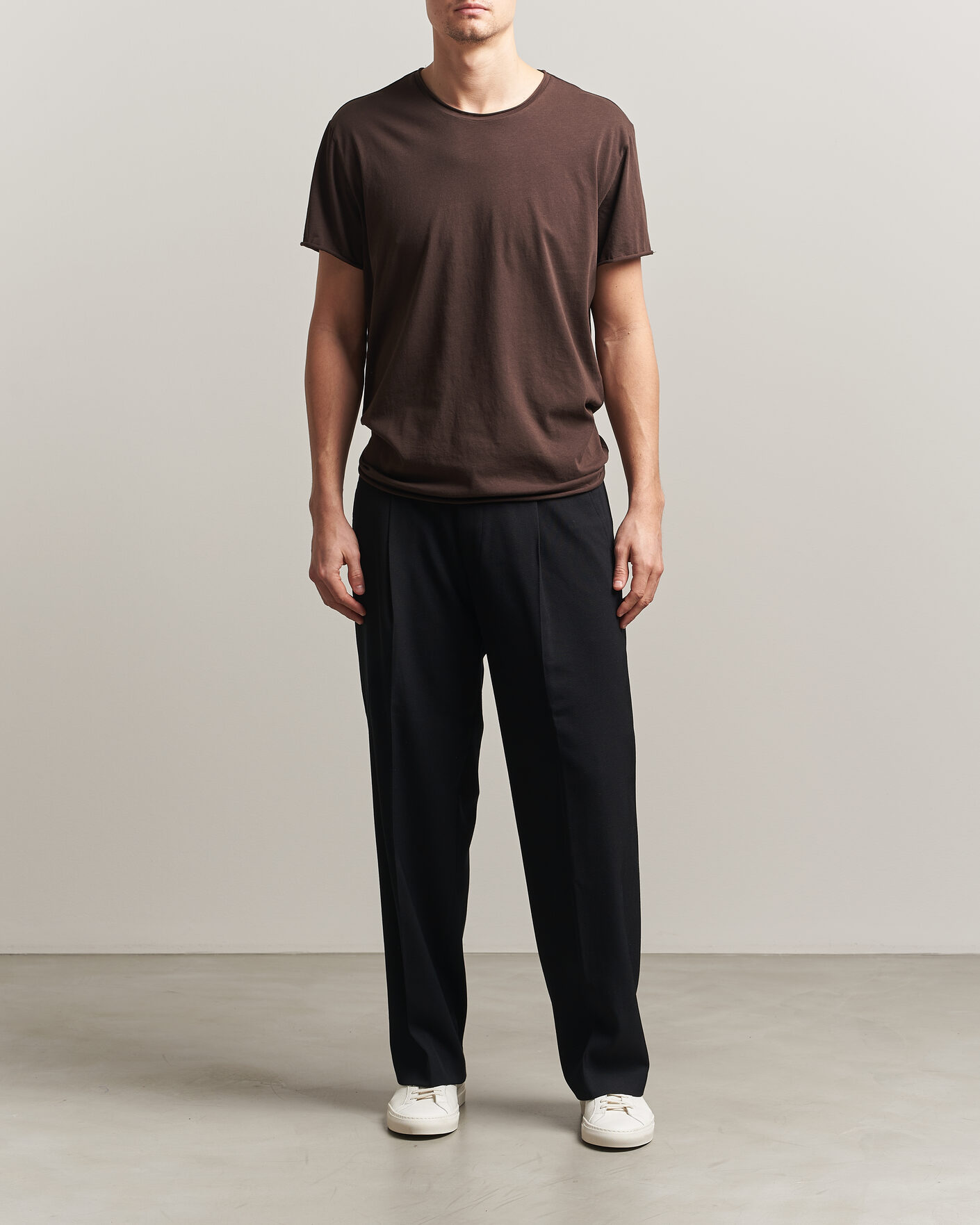 Mies | T-paidat | Filippa K | Roll Neck Crew Neck T-Shirt Dark Chocolate