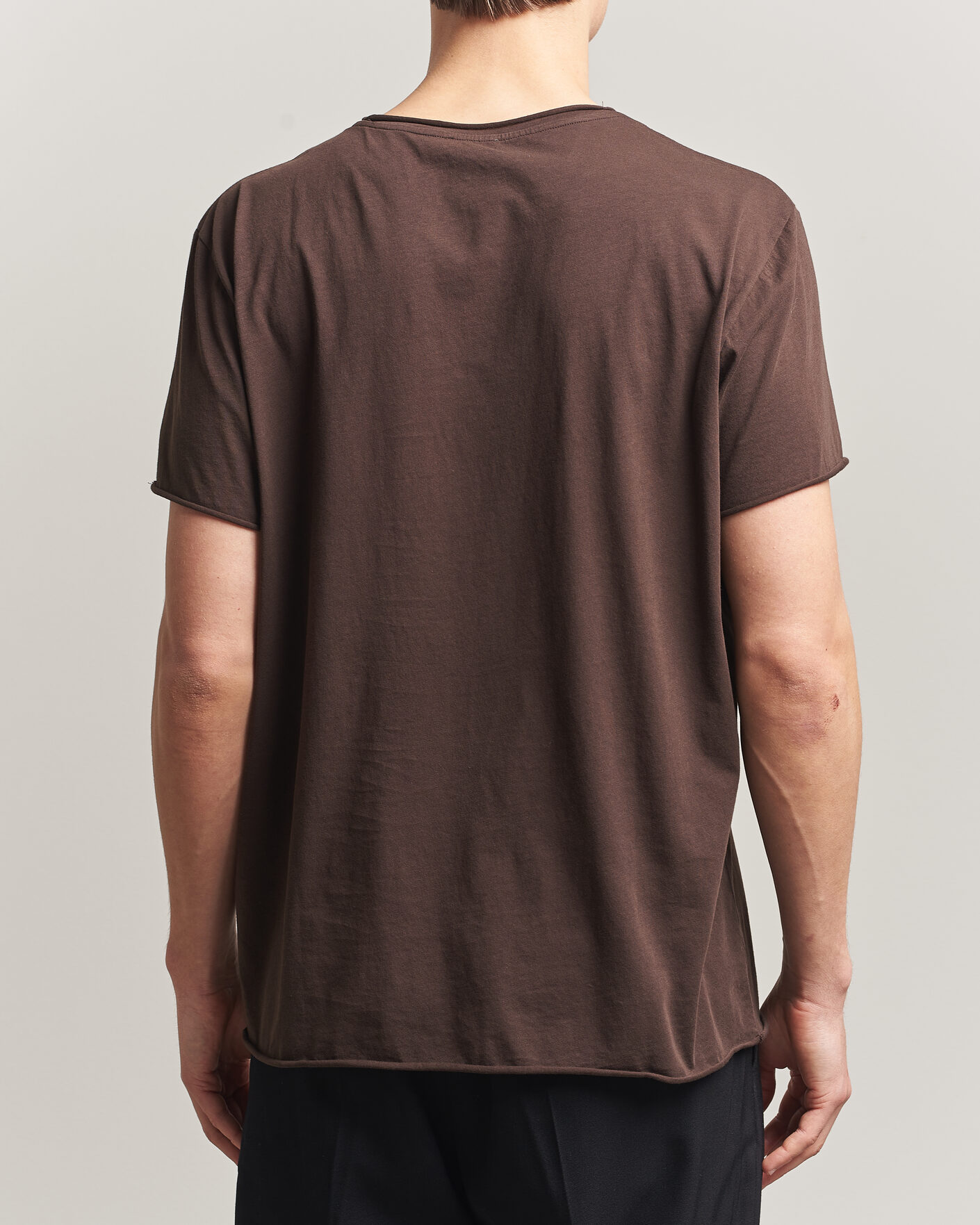 Mies | T-paidat | Filippa K | Roll Neck Crew Neck T-Shirt Dark Chocolate