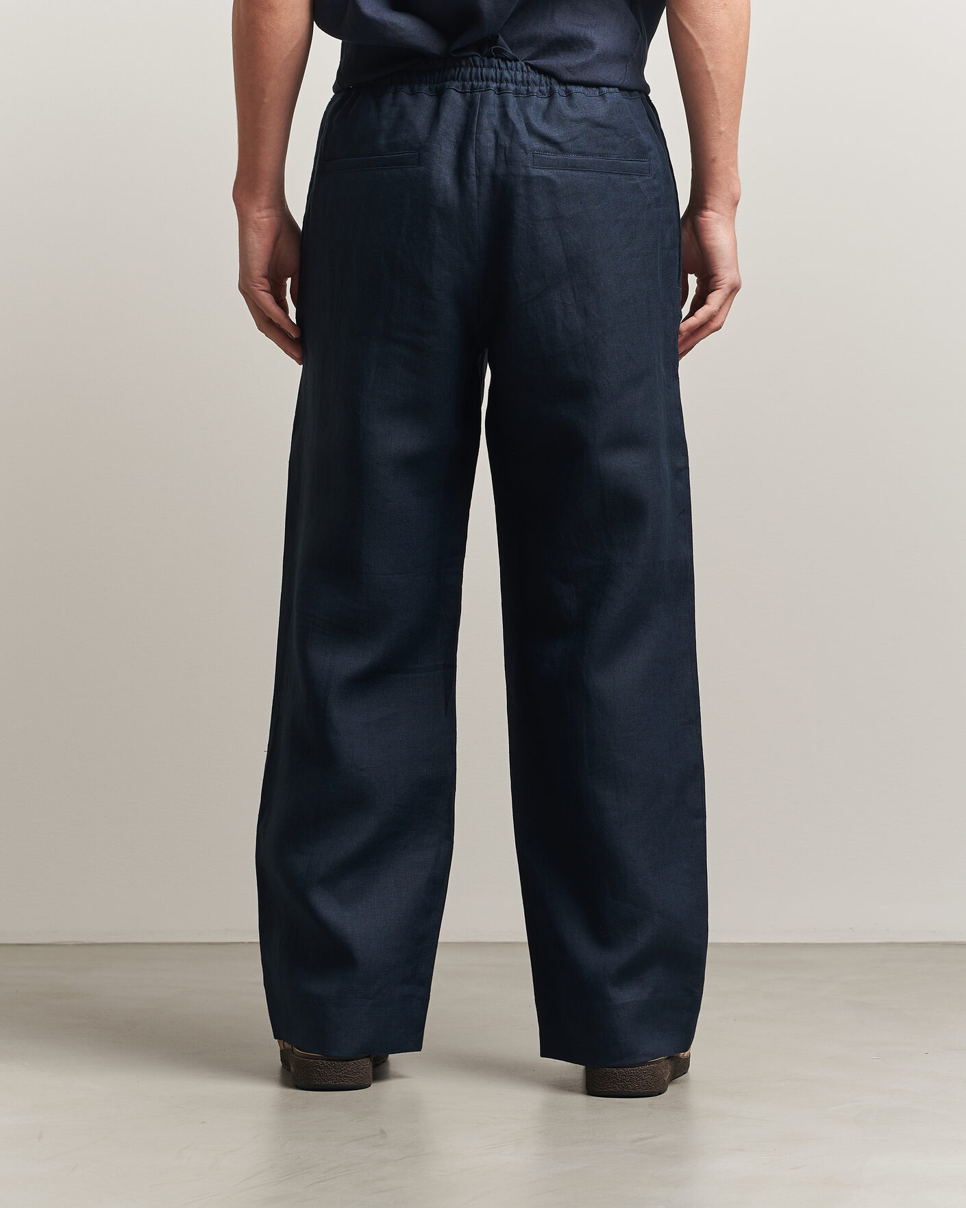 Mies | Housut | J.Lindeberg | Noah Drape Linen Pants Navy
