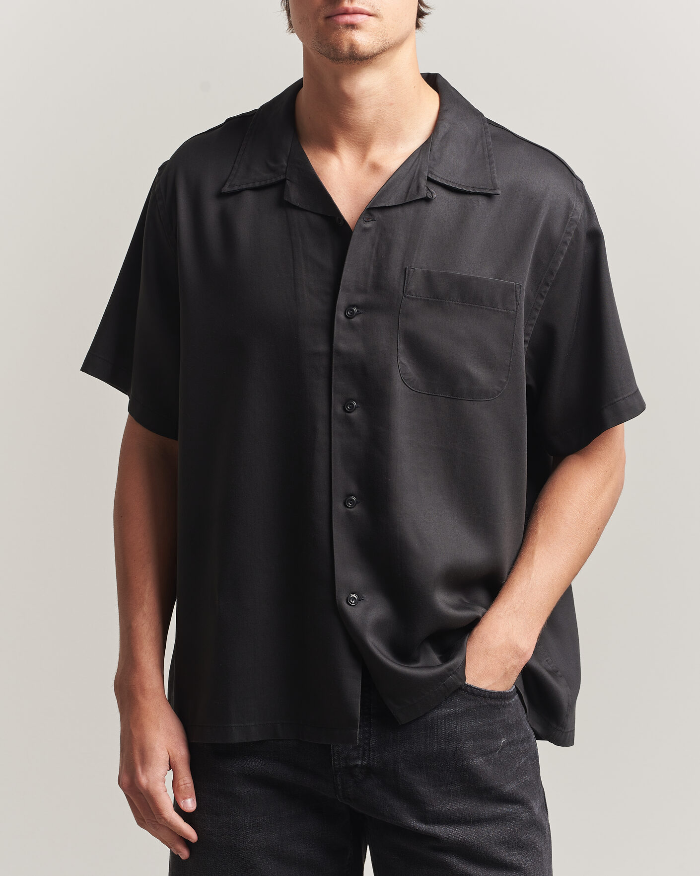 Mies | Kauluspaidat | Nudie Jeans | Arthur Bowling Shirt Saftey Pi Black