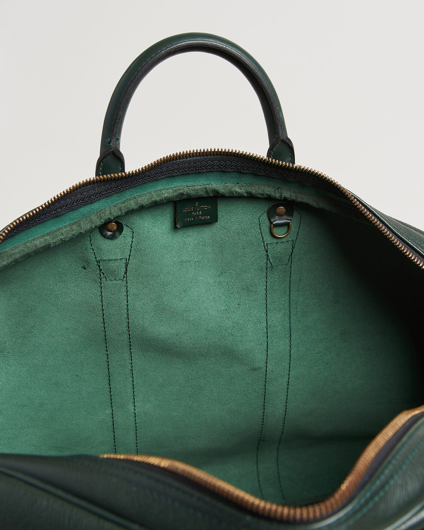 Mies | Pre-Owned & Vintage Bags | Louis Vuitton Pre-Owned | Taiga Kendall Weekend Bag GM Green