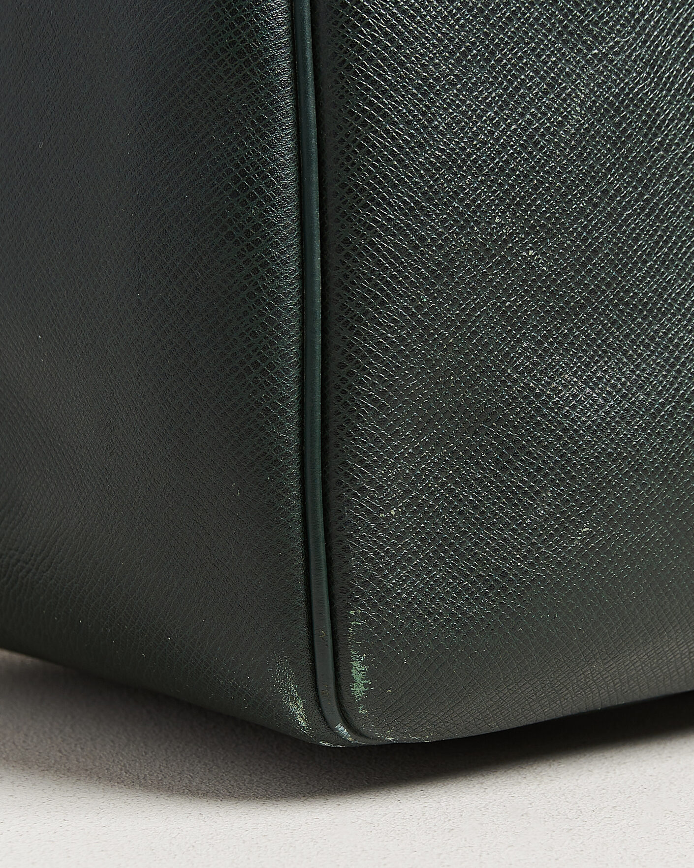 Mies | Pre-Owned & Vintage Bags | Louis Vuitton Pre-Owned | Taiga Kendall Weekend Bag GM Green