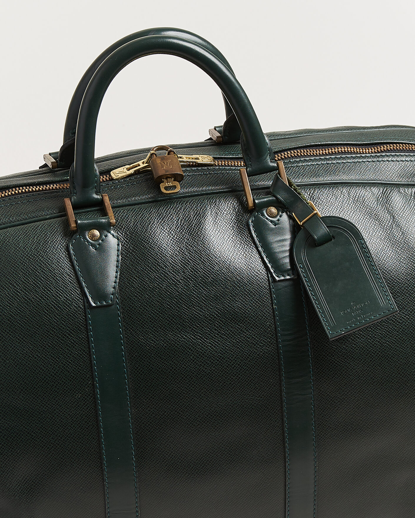Mies | Pre-Owned & Vintage Bags | Louis Vuitton Pre-Owned | Taiga Kendall Weekend Bag GM Green