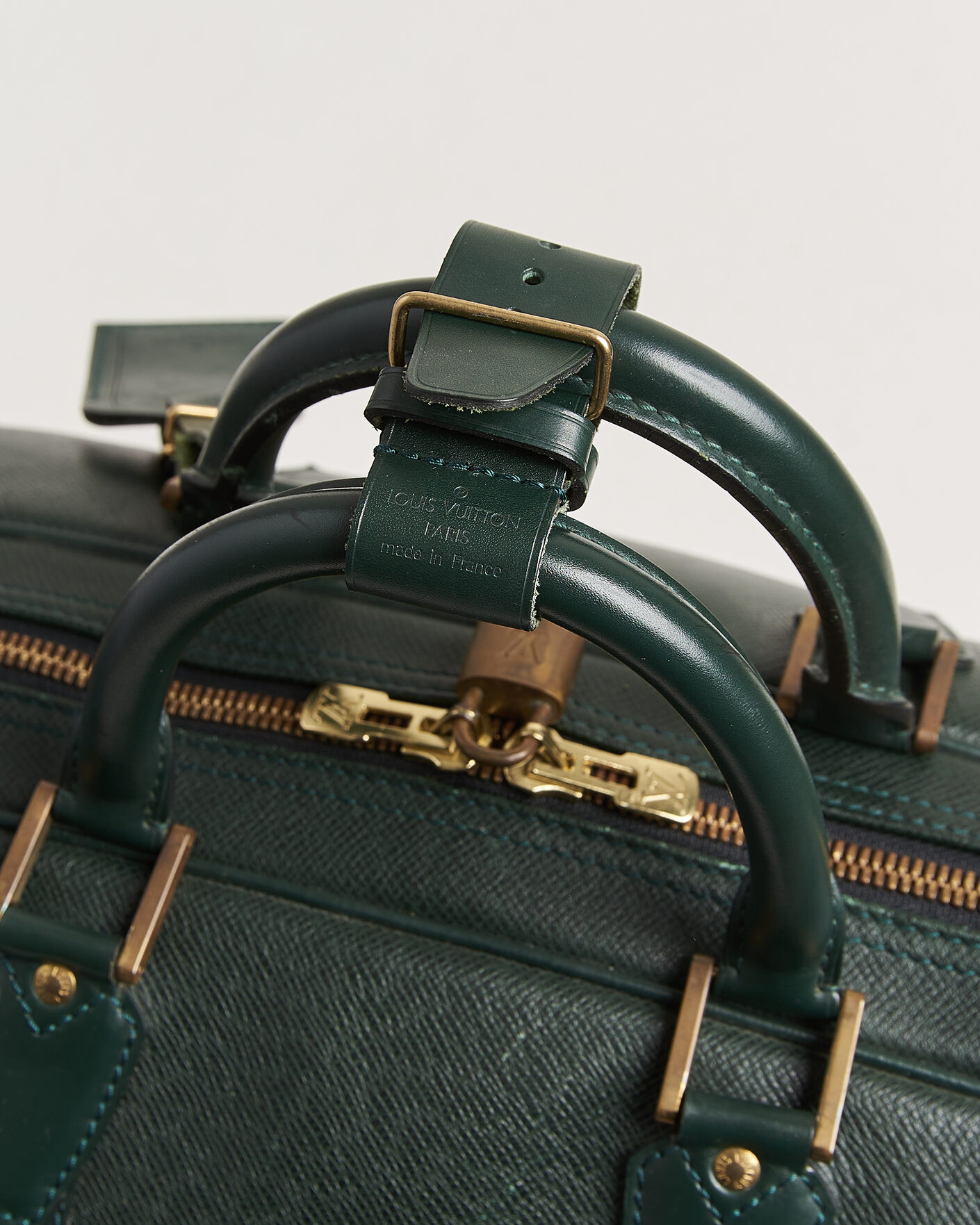Mies | Pre-Owned & Vintage Bags | Louis Vuitton Pre-Owned | Taiga Kendall Weekend Bag GM Green