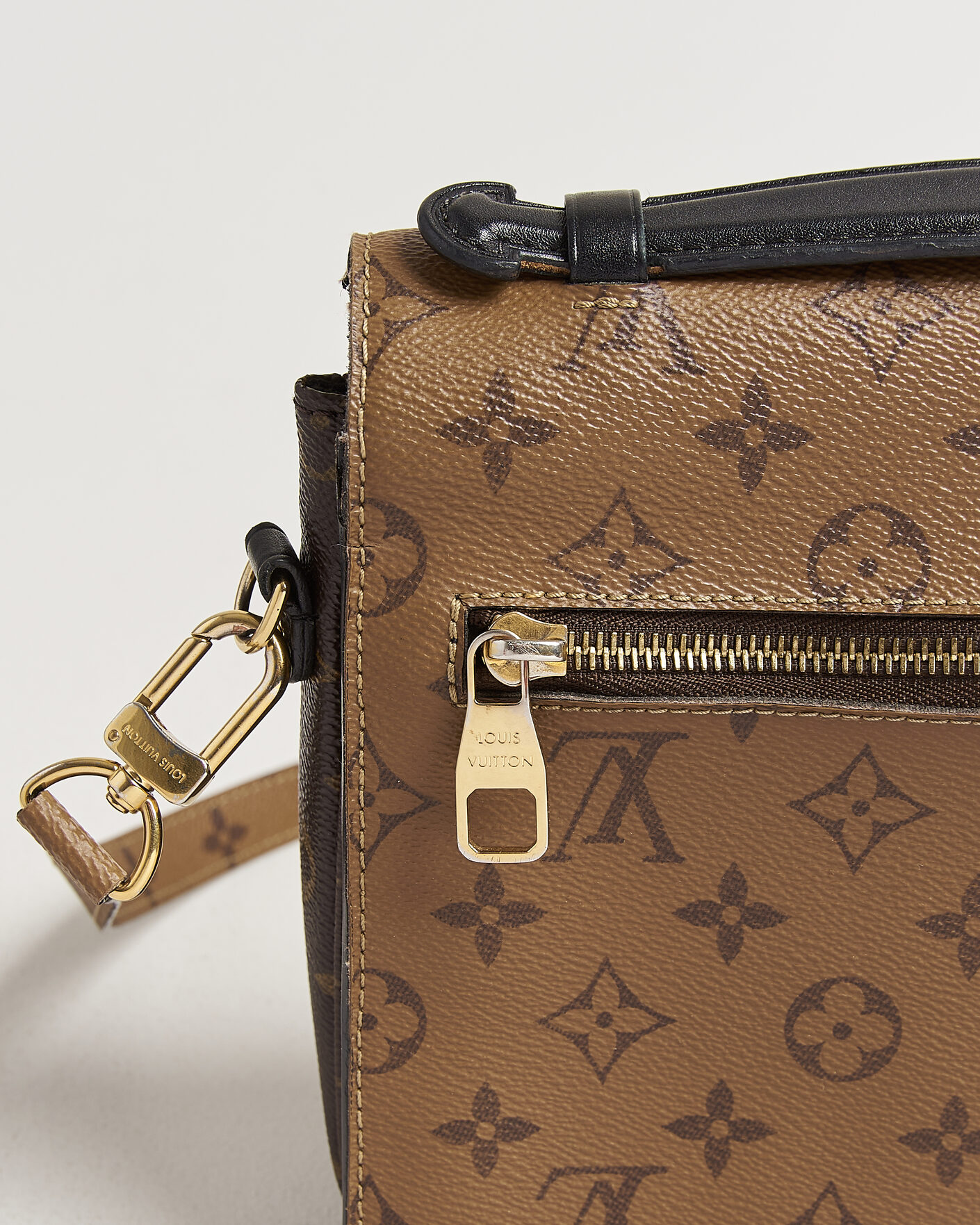 Mies | Pre-Owned & Vintage Bags | Louis Vuitton Pre-Owned | Pochette Métis Reverse Monogram