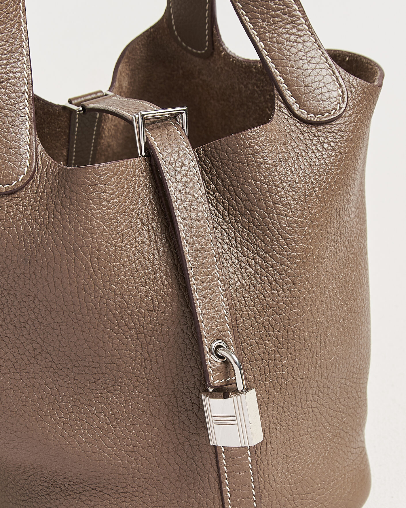 Mies | Pre-Owned & Vintage Bags | Hermès Pre-Owned | Picotin Lock 18 Etoupe