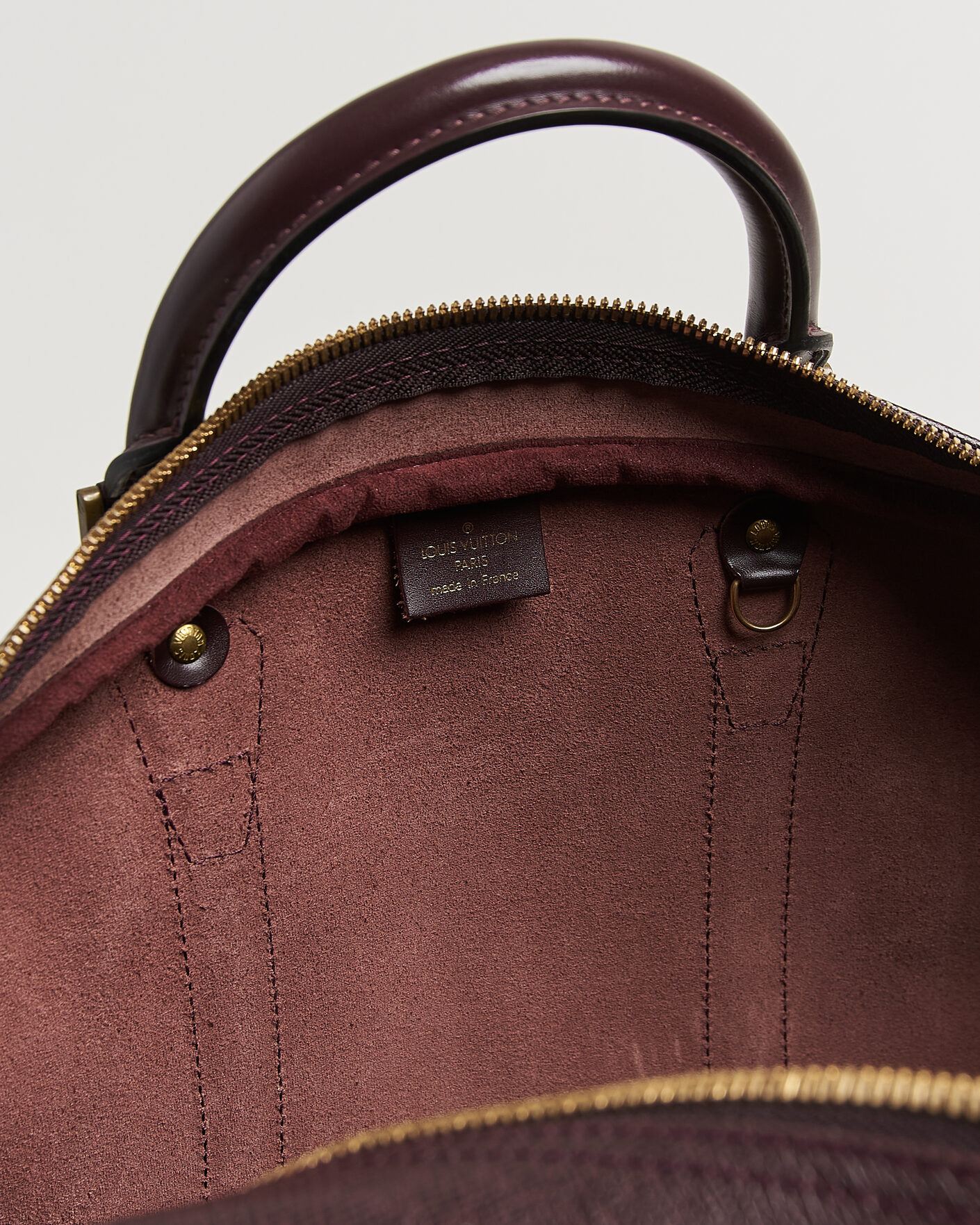 Mies | Pre-Owned & Vintage Bags | Louis Vuitton Pre-Owned | Taiga Kendall Weekend Bag PM Burgundy