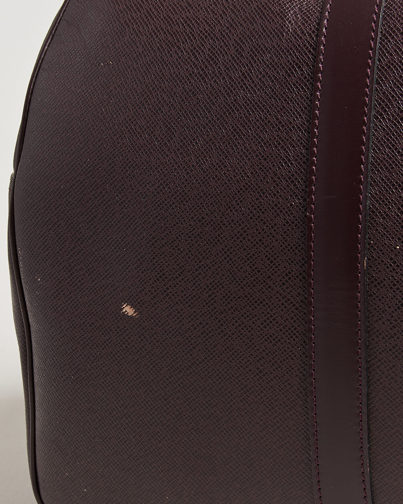 Mies | Pre-Owned & Vintage Bags | Louis Vuitton Pre-Owned | Taiga Kendall Weekend Bag PM Burgundy