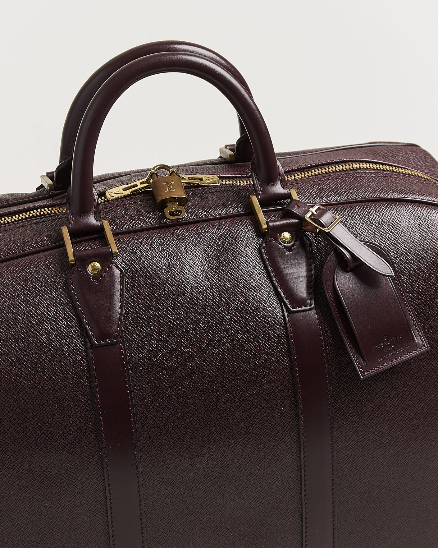 Mies | Pre-Owned & Vintage Bags | Louis Vuitton Pre-Owned | Taiga Kendall Weekend Bag PM Burgundy