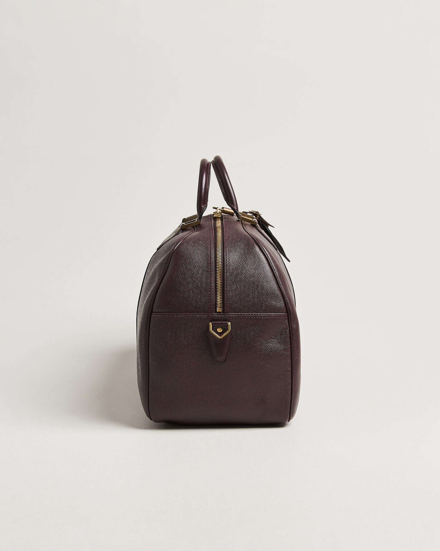 Mies | Pre-Owned & Vintage Bags | Louis Vuitton Pre-Owned | Taiga Kendall Weekend Bag PM Burgundy