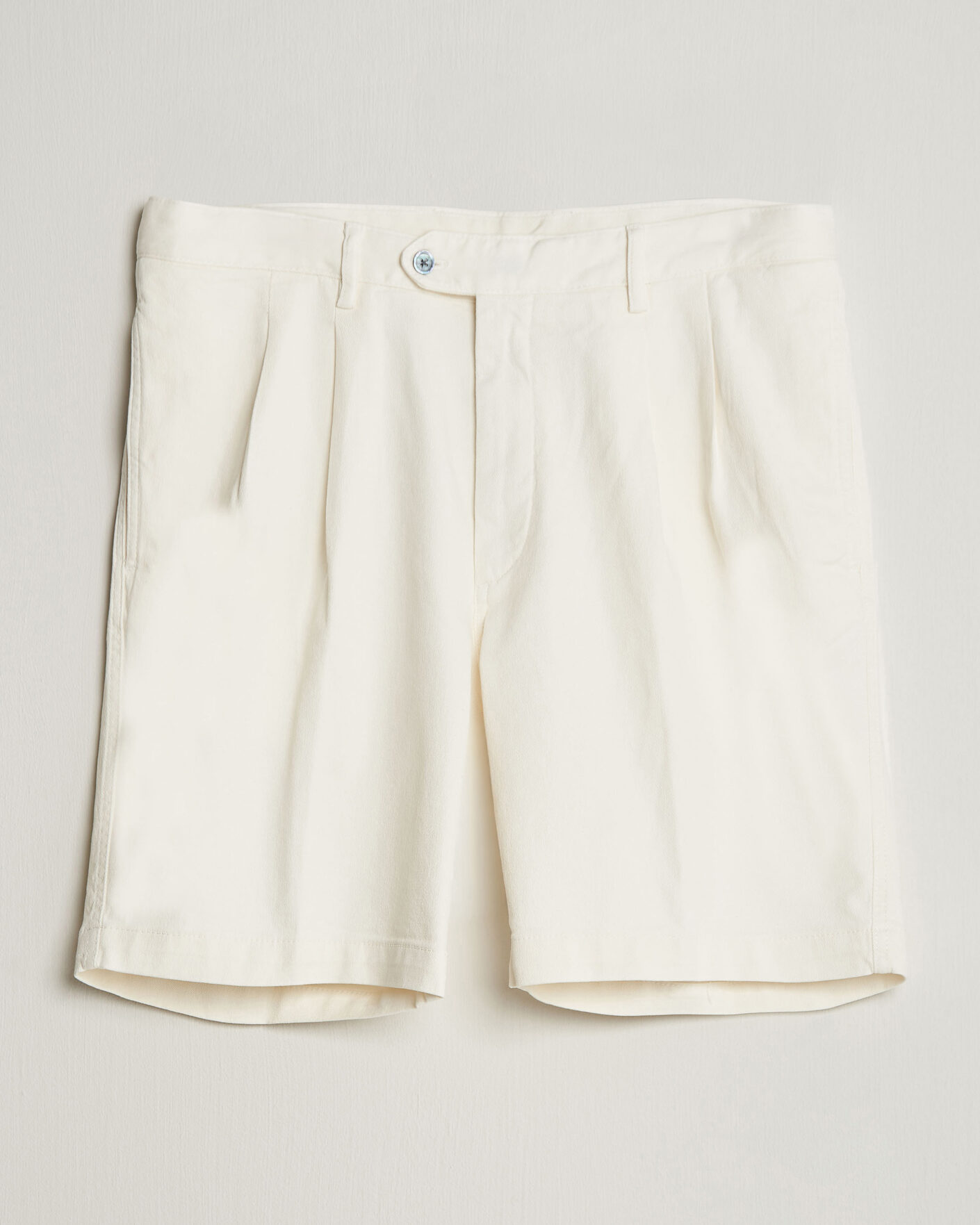 Mies | Shortsit | Oscar Jacobson | Tanker Pleat Shorts White