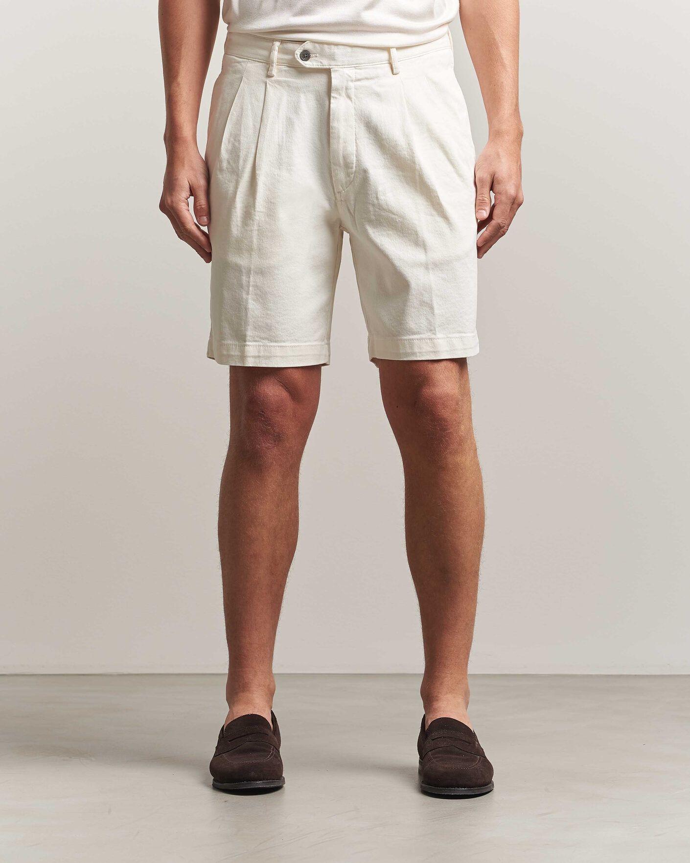 Mies | Shortsit | Oscar Jacobson | Tanker Pleat Shorts White