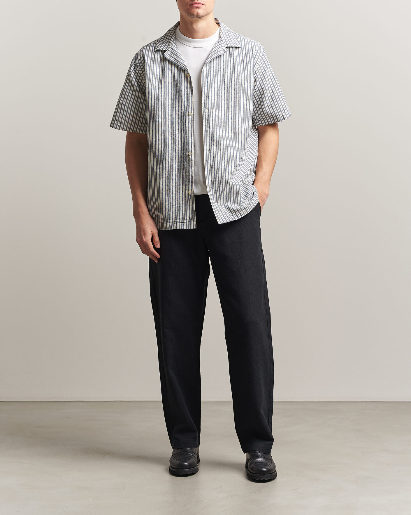 Mies | Kauluspaidat | LES DEUX | Stripe Cotton/Linen Short Sleeve Shirt Dark Blue
