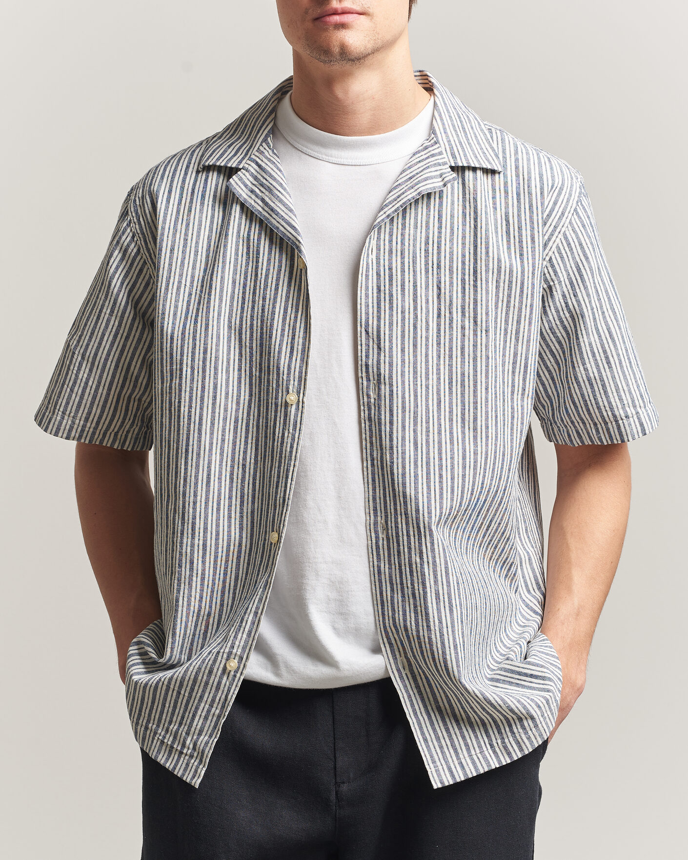 Mies | Kauluspaidat | LES DEUX | Stripe Cotton/Linen Short Sleeve Shirt Dark Blue