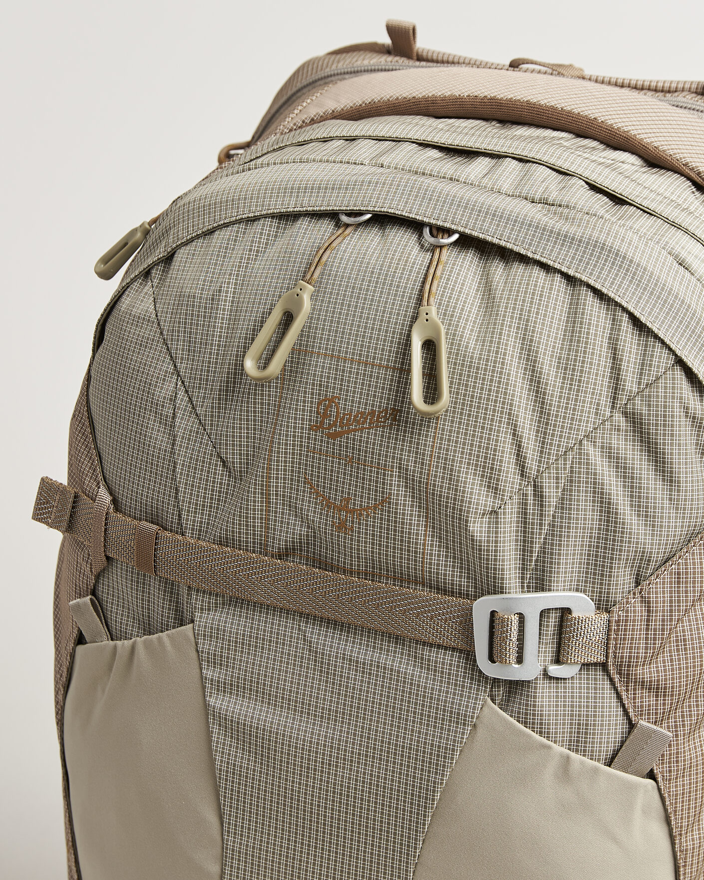 Mies | Laukut | Osprey | X Danner Farpoint 40 Sawdust - Latte Brown
