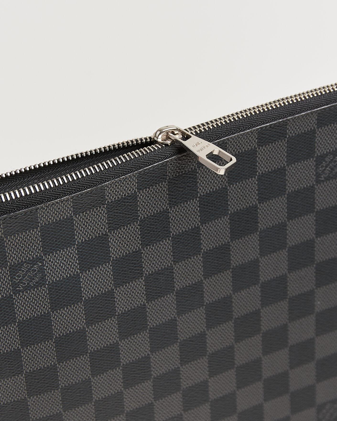 Mies | Pre-Owned & Vintage Bags | Louis Vuitton Pre-Owned | Pochette Jules Damier Graphite