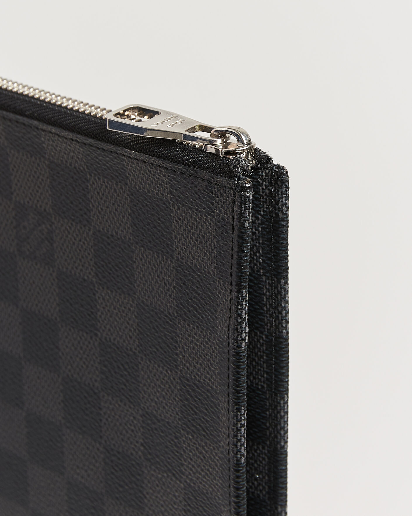 Mies | Pre-Owned & Vintage Bags | Louis Vuitton Pre-Owned | Pochette Jules Damier Graphite
