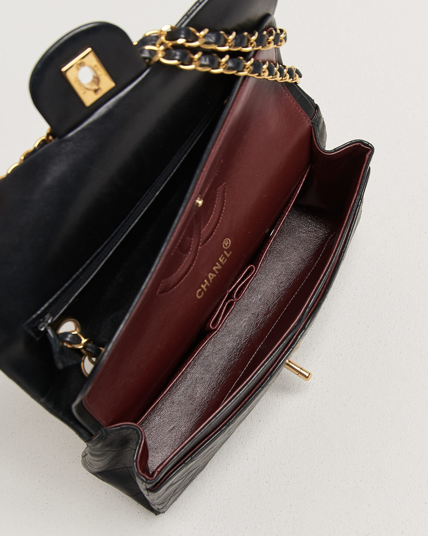 Mies | Pre-Owned & Vintage Bags | Chanel Pre-Owned | Classic Medium Double Flap Bag Black