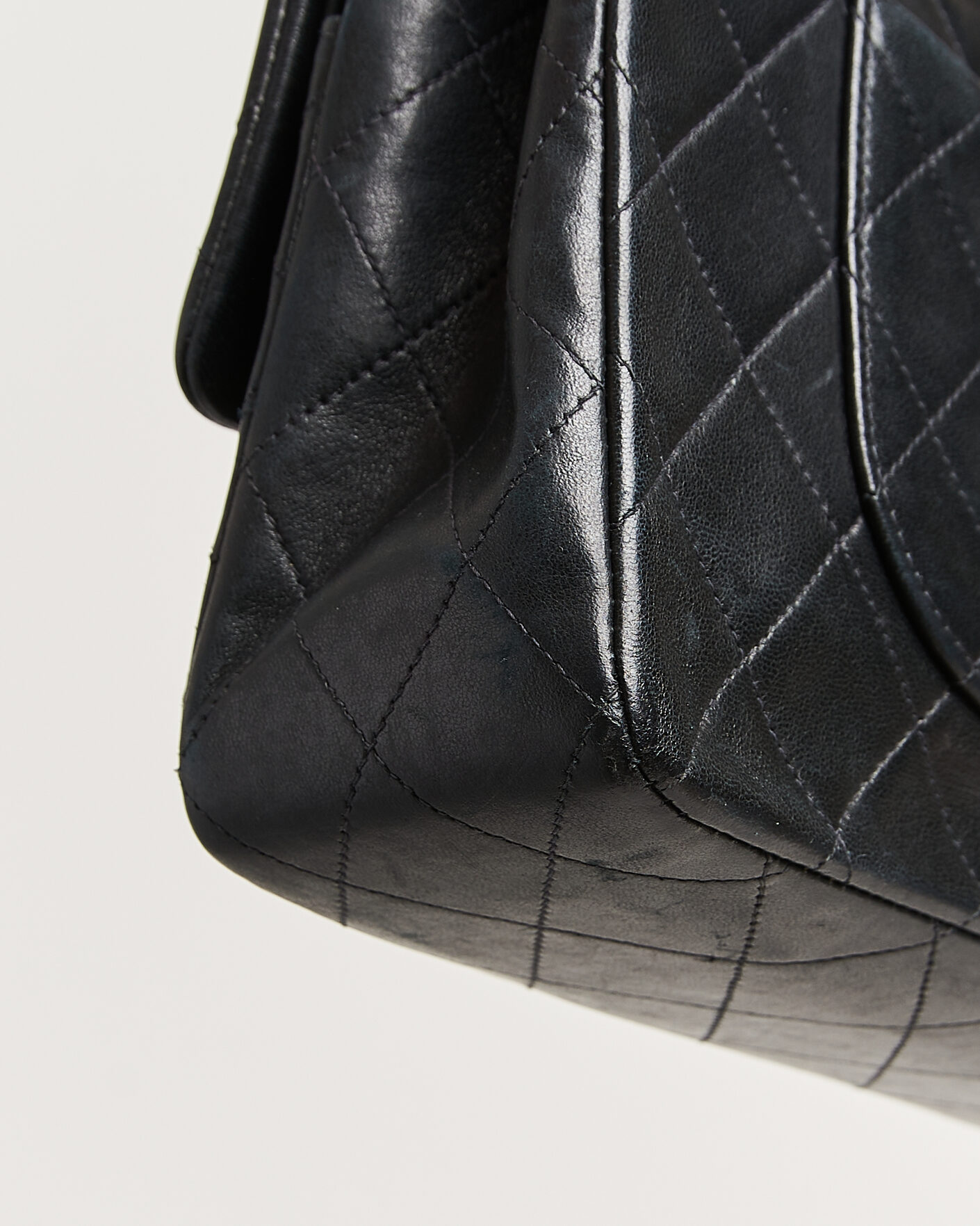 Mies | Pre-Owned & Vintage Bags | Chanel Pre-Owned | Classic Medium Double Flap Bag Black