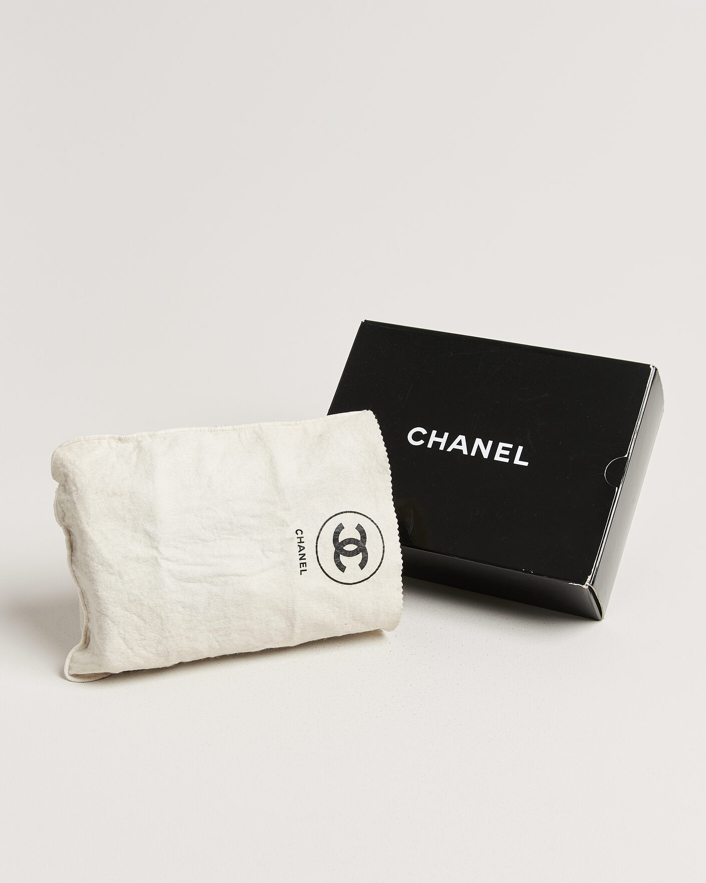 Mies | Pre-Owned & Vintage Bags | Chanel Pre-Owned | Classic Medium Double Flap Bag Black
