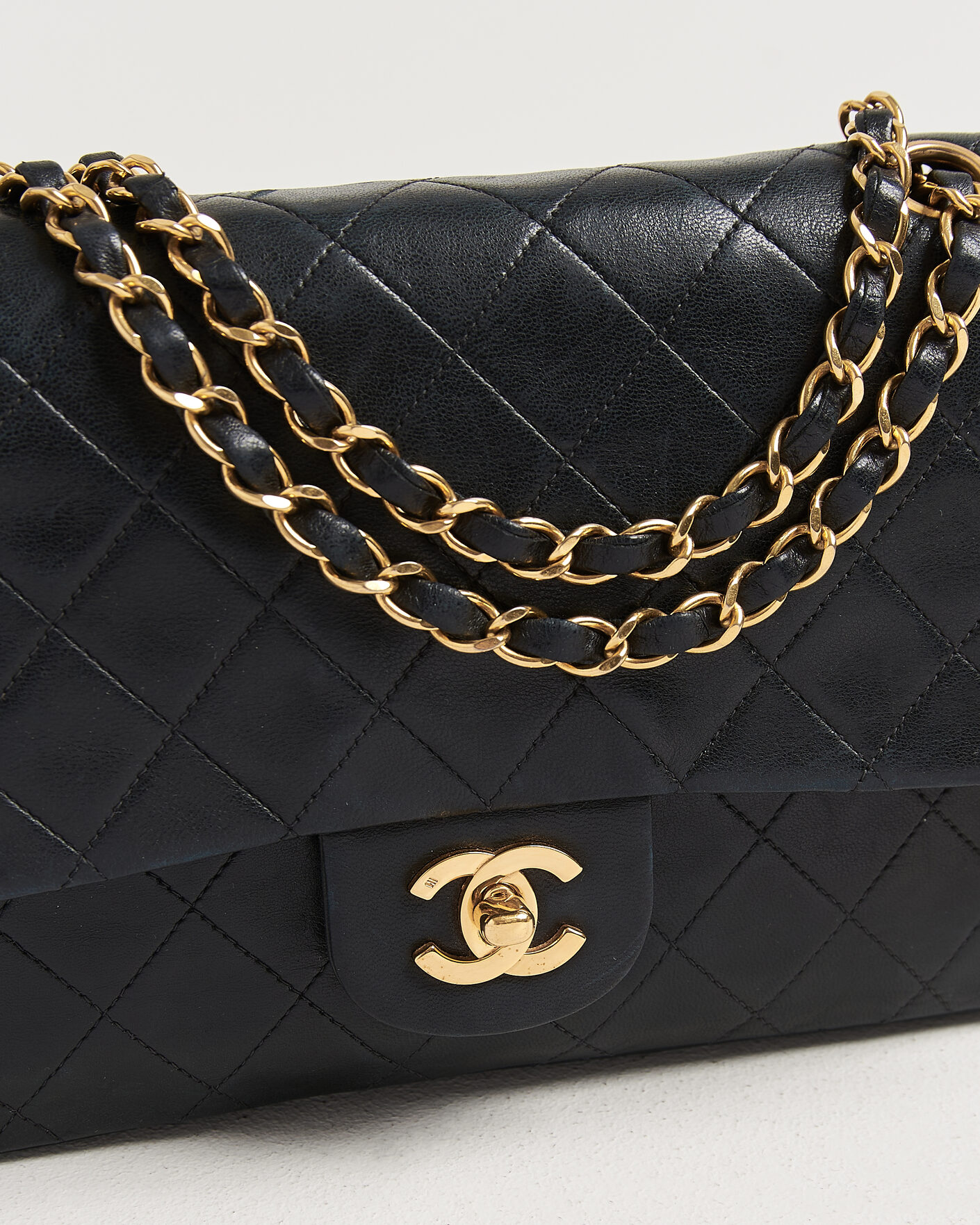 Mies | Pre-Owned & Vintage Bags | Chanel Pre-Owned | Classic Medium Double Flap Bag Black