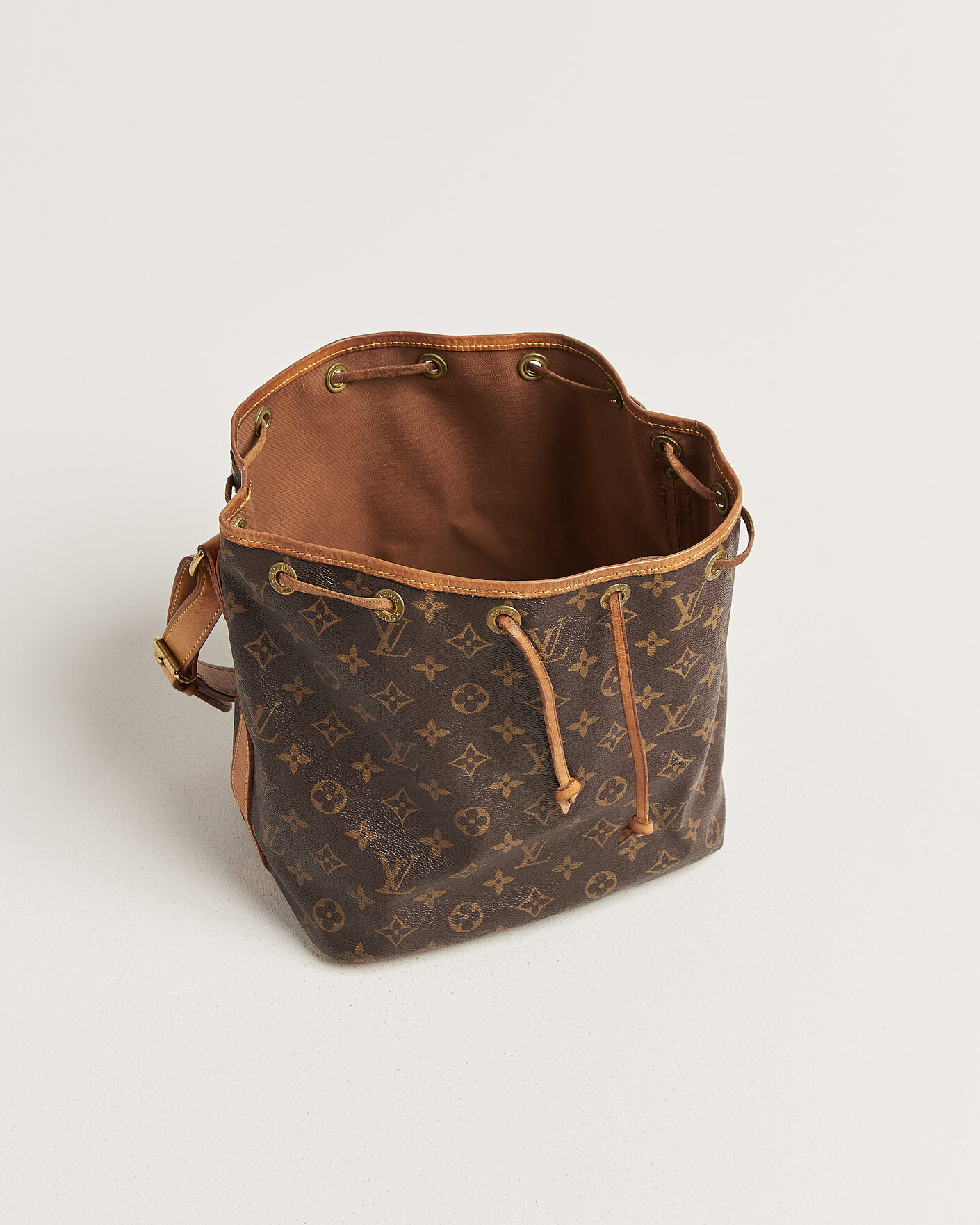 Mies | Pre-Owned & Vintage Bags | Louis Vuitton Pre-Owned | Petit Noé Monogram