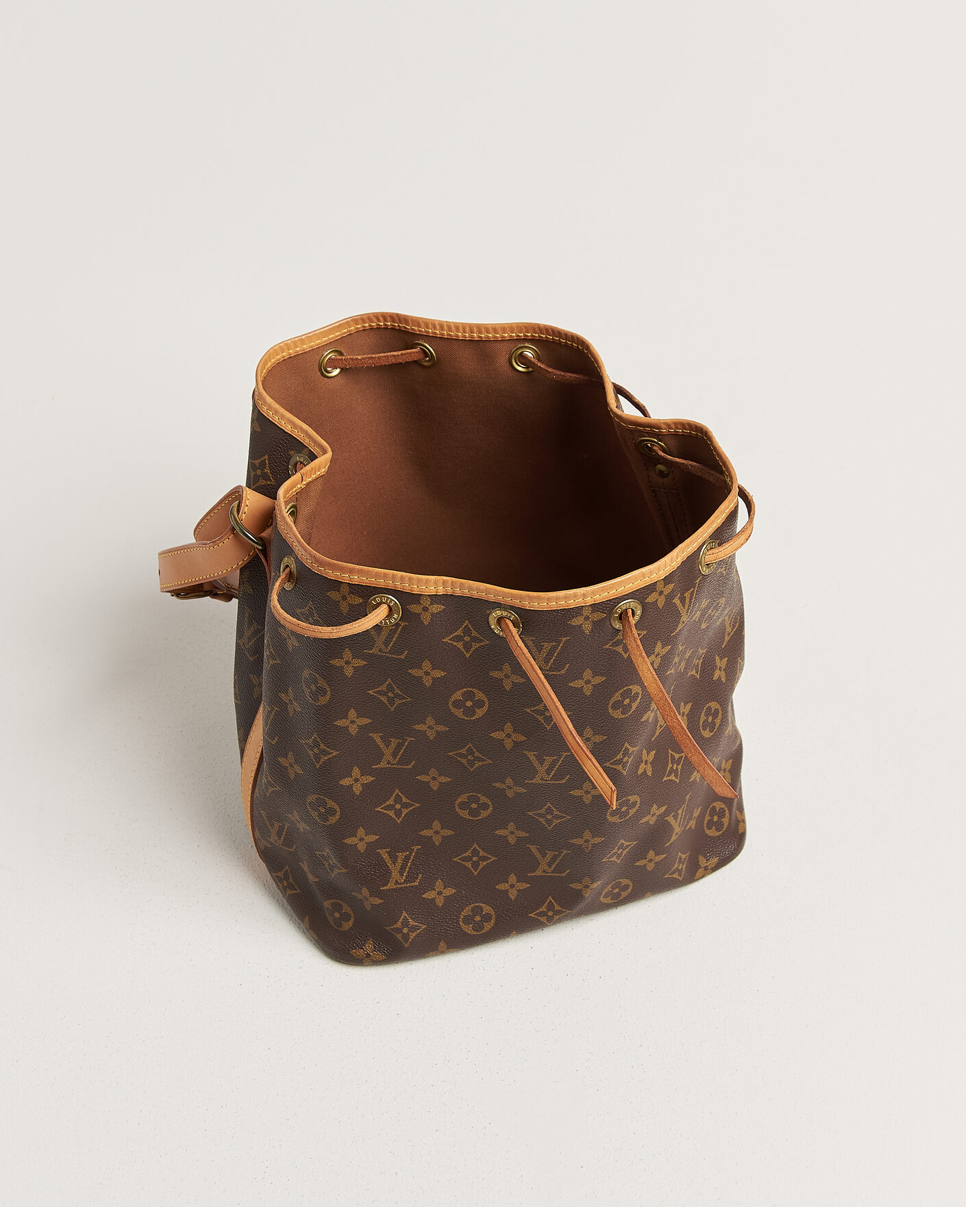 Mies | Pre-Owned & Vintage Bags | Louis Vuitton Pre-Owned | Petit Noé Monogram