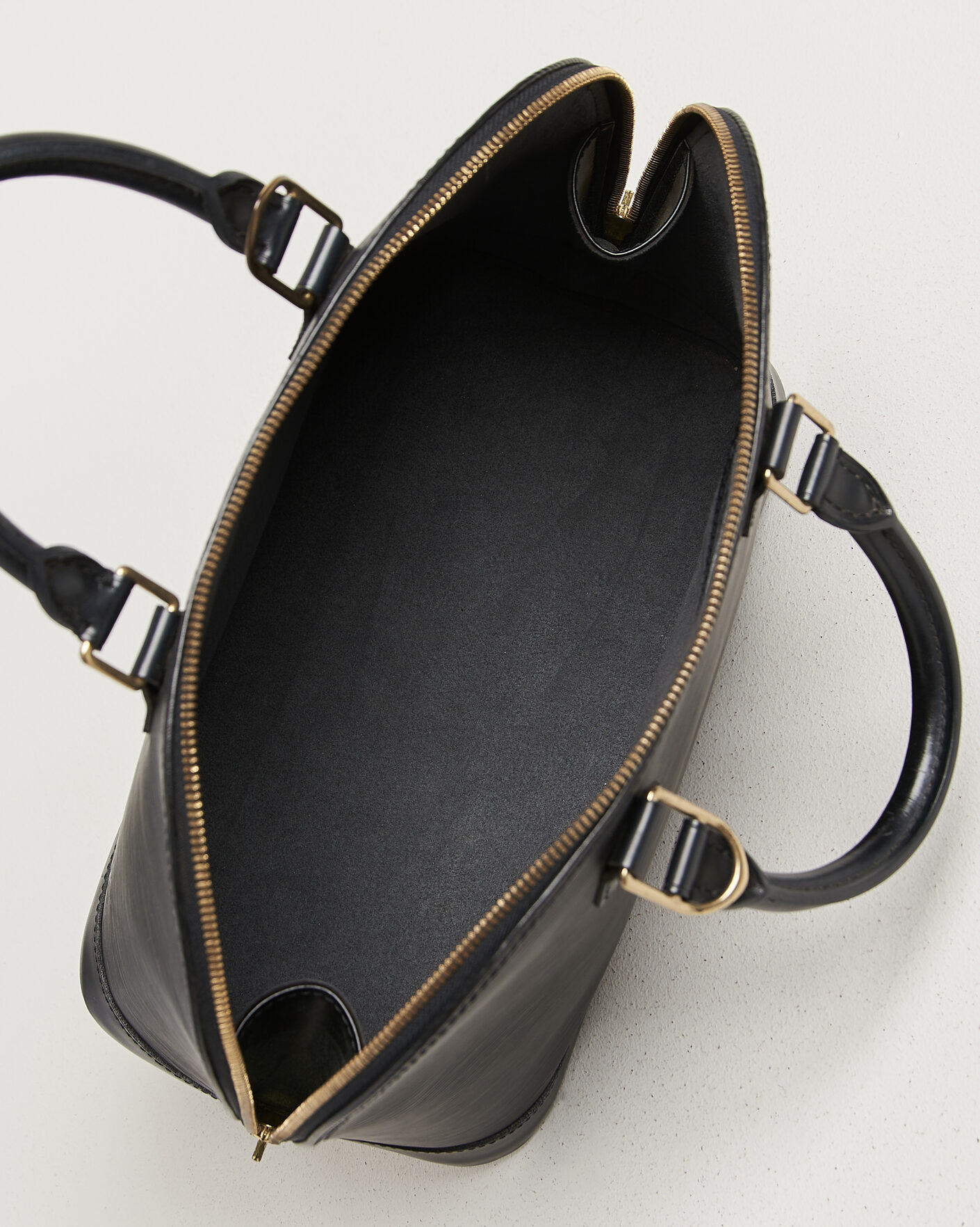 Mies | Pre-Owned & Vintage Bags | Louis Vuitton Pre-Owned | Alma PM Bag Epi Leather Black