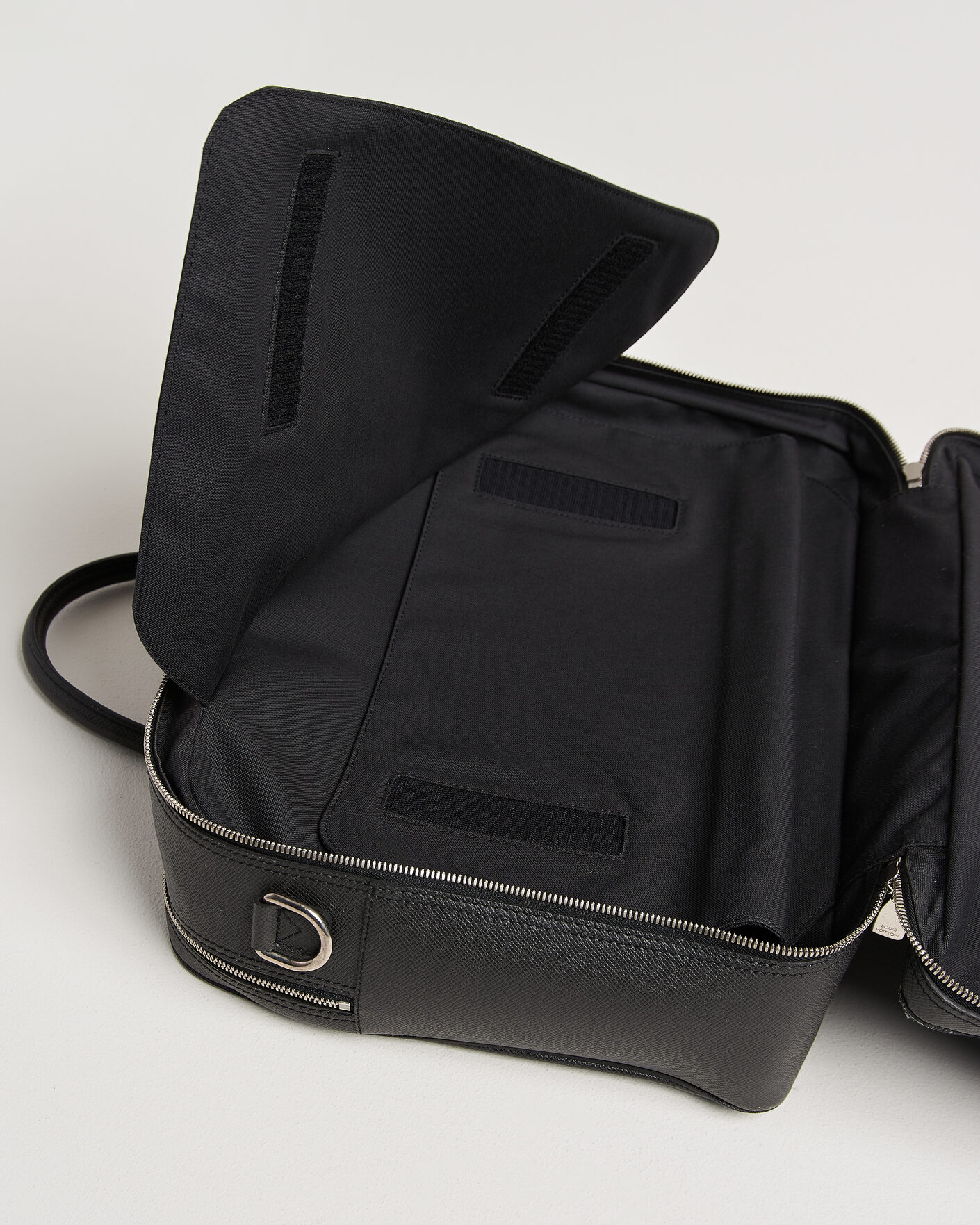 Mies | Pre-Owned & Vintage Bags | Louis Vuitton Pre-Owned | Overnight Bag Taiga Leather Black