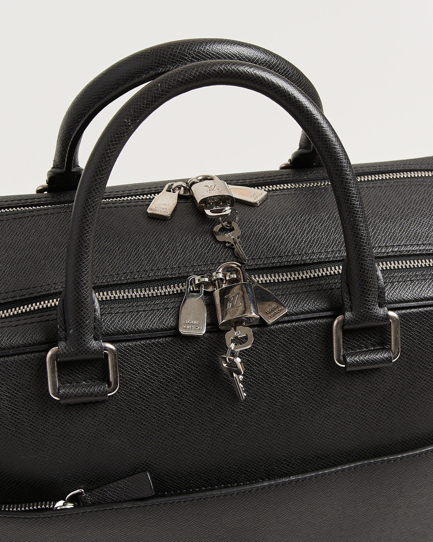 Mies | Pre-Owned & Vintage Bags | Louis Vuitton Pre-Owned | Overnight Bag Taiga Leather Black