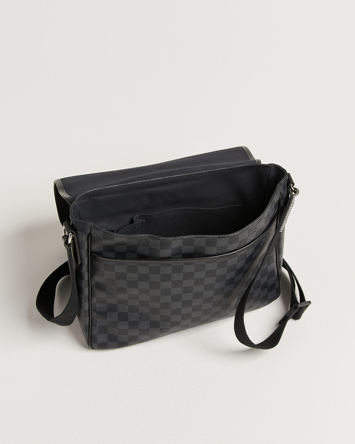 Mies | Pre-Owned & Vintage Bags | Louis Vuitton Pre-Owned | Daniel MM Shoulder Bag Damier Graphite
