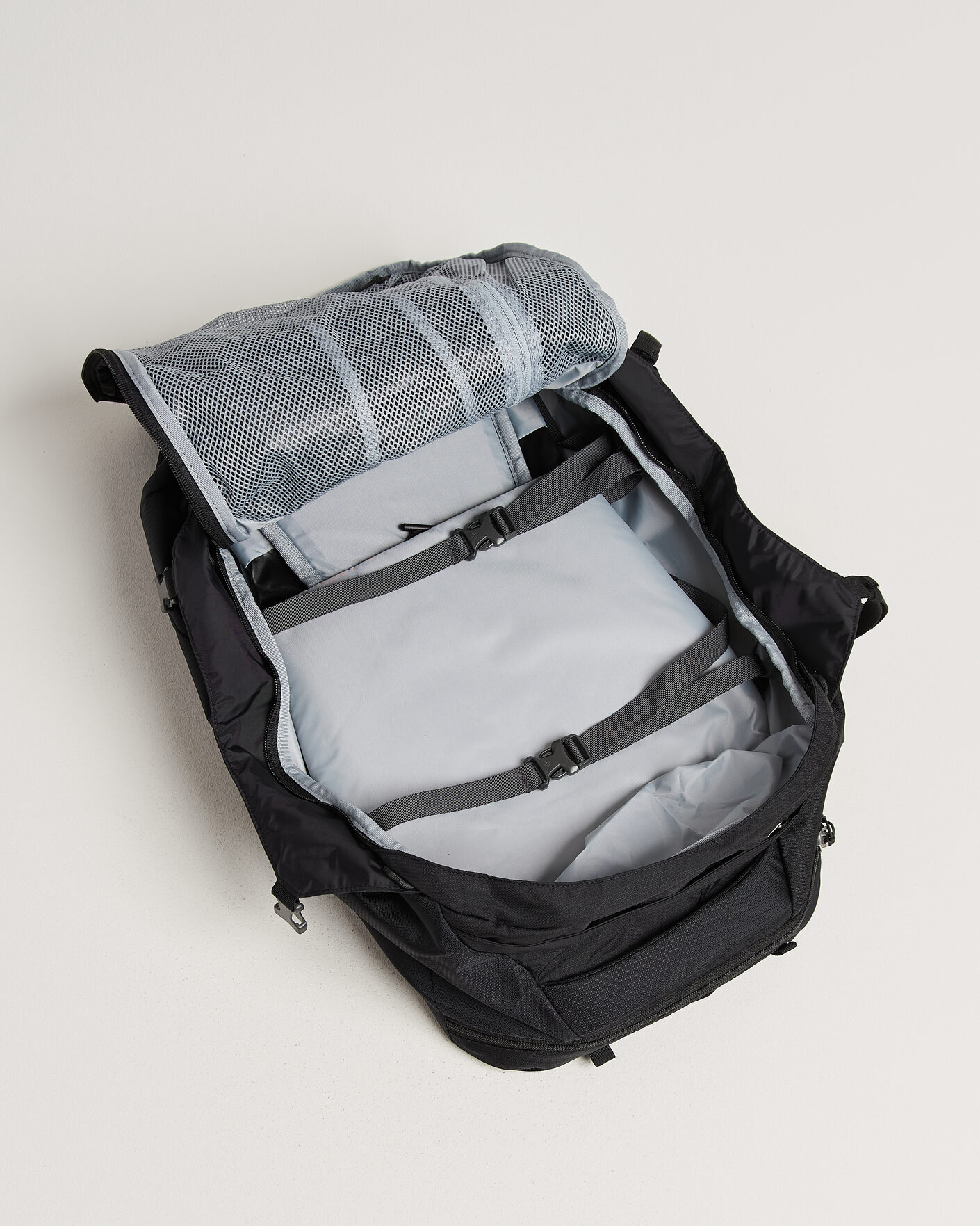 Mies | Laukut | Osprey | Farpoint 40 Black