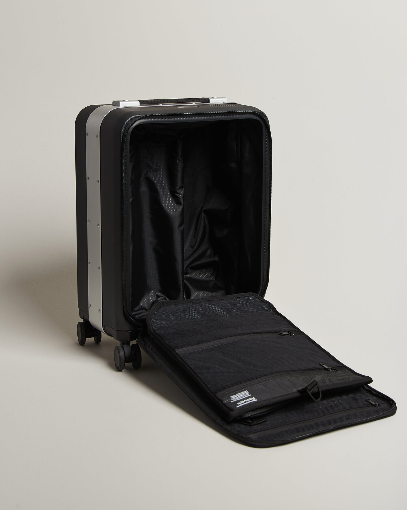Mies | Laukut | DB | Ramverk Pro Front-Access Carry On Silver/Black