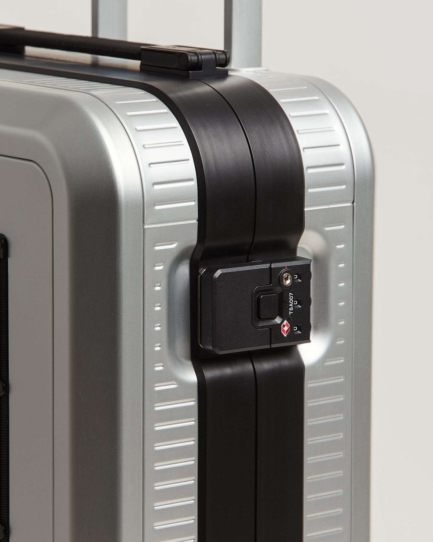 Mies | DB Ramverk Alu Pro Carry On Silver/Onyx | DB | Ramverk Alu Pro Carry On Silver/Onyx